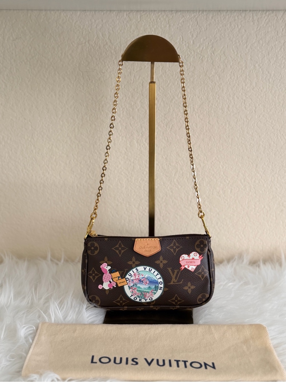 Louis Vuitton Mini Pochette Accessoires - Picture 9 of 9